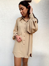 Cargar imagen en el visor de la galería, CAMISA EMILY BEIGE
