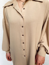 Cargar imagen en el visor de la galería, CAMISA EMILY BEIGE
